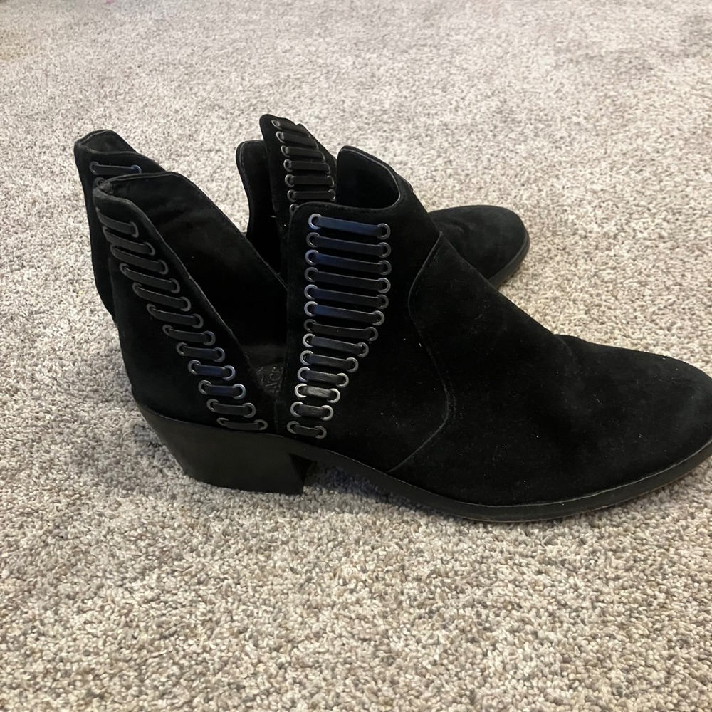 Vince Camuto Pevista Black Suede Cutout Ankle Boots Metal Eyelet Detail 7.5M 38